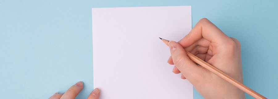 Illustration af ungarbejders hånd, som skriver under på kontrakt.